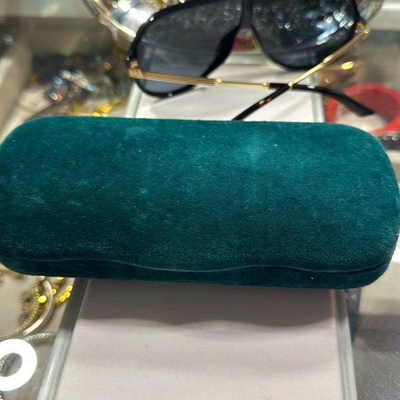 Gucci Sunglasses in Black - Picture 4 of 4